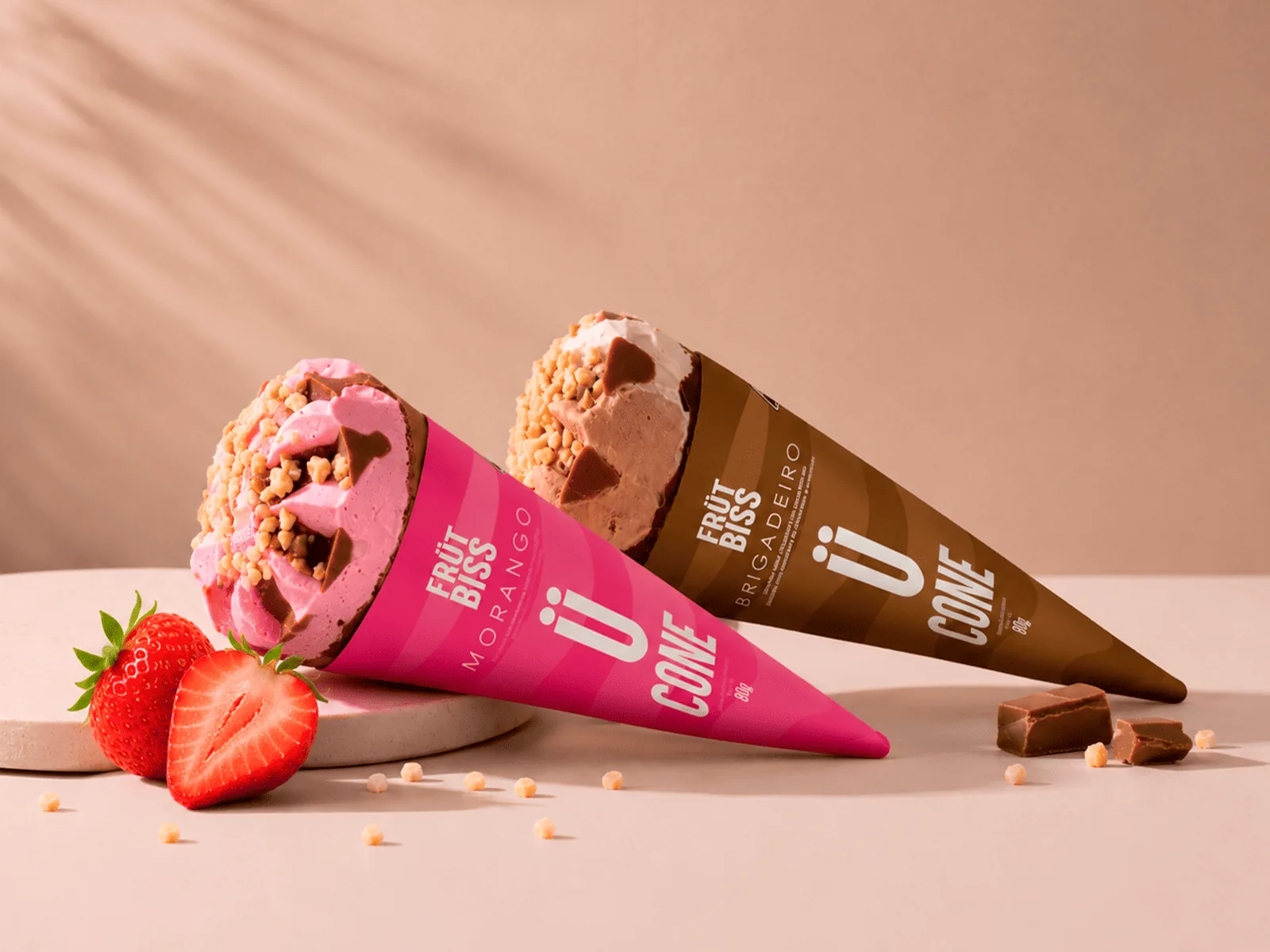 Ü Cone FrutBiss 80 g — morango e brigadeiro